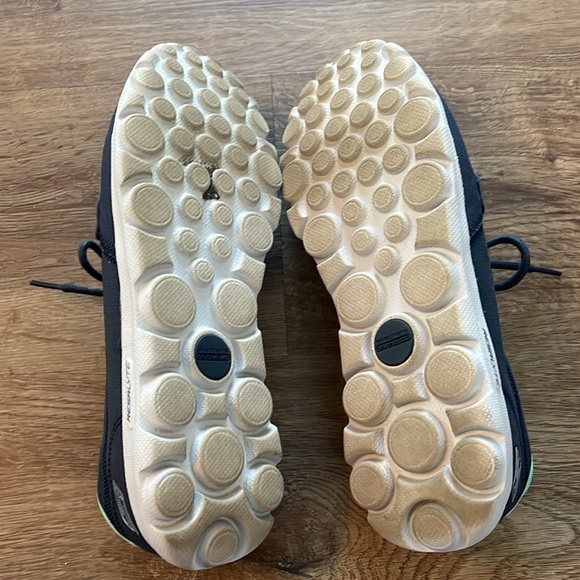 Skechers on-the-GO loafers - Picture 8 of 9